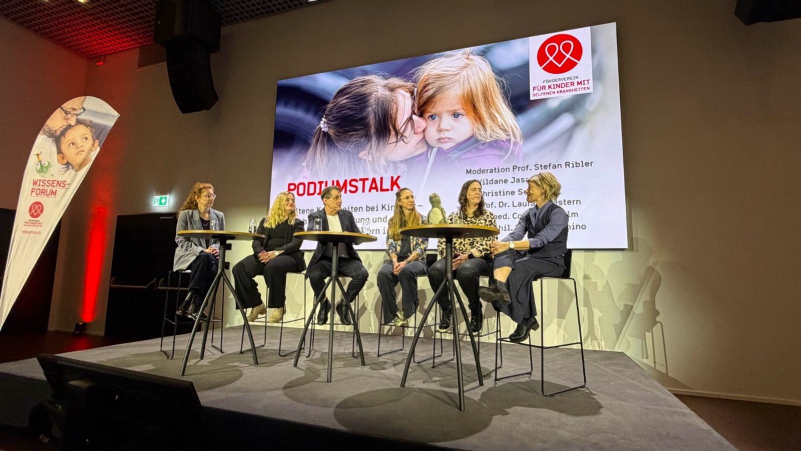 Raum für Austausch: Das KMSK Wissens-Forum in der Swiss Life Arena